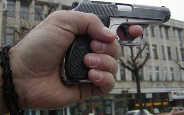  Bărbat din Nimigea, cercetat după ce ar fi introdus ilegal în ţară un pistol