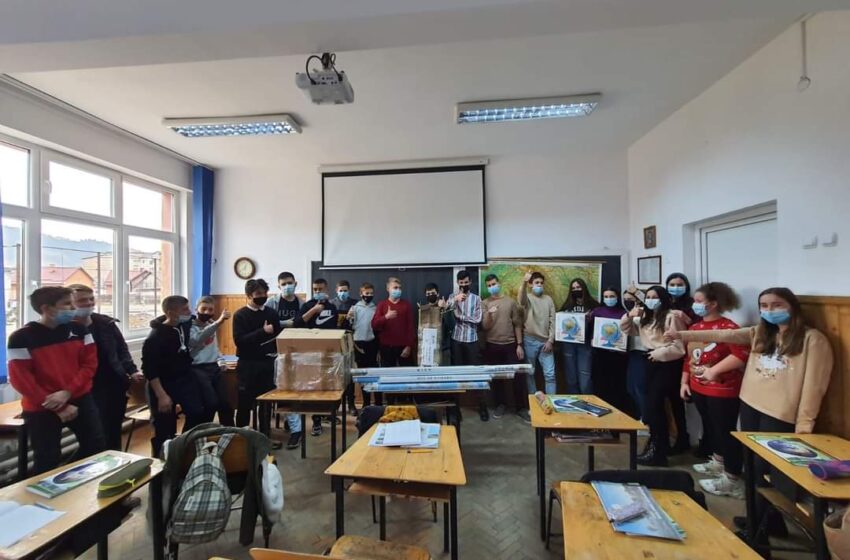  Un profesor de geografie de la o şcoală din Sângeorz-Băi,  a solicitat ajutorul pe HartaEdu.ro pentru achiziționarea unor hărți politice ale lumii