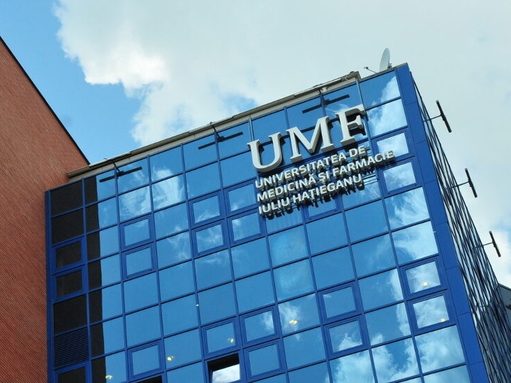  EDUCAȚIE. UMF Cluj-Napoca intenționează să deschidă o filială de profil, la Bistrița