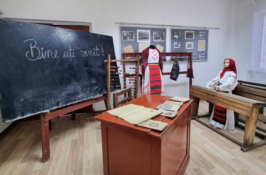  (FOTO) Școala de odinioară, expusă la Arhivele Naționale din Bistrița! Socoteli, socotitori și alte rânduieli, scuturate de praful vieții