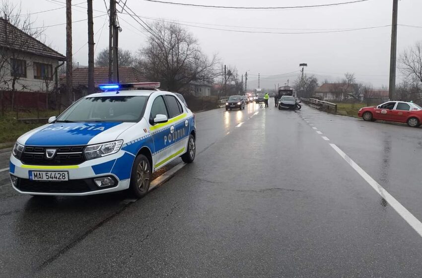  O șoferiță din Bistrița-Năsăud a lovit un bărbat  pe trecerea de pietoni din  satul Livada (județul Cluj). Șoferița a părăsi locul accidentului  !