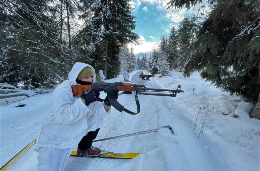  (FOTO) Militarii din Bistrița, și-au testat limitele în condiții extreme. Au fost prezenți la ,,Tabăra de instrucție la munte” în Colibița