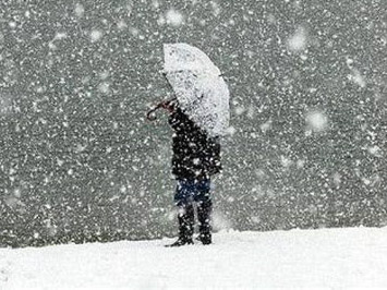  A venit iarna! Ninge ca-n poveşti în mai multe zone din judeţul Bistrița-Năsăud. Autoritatile sunt la datorie !