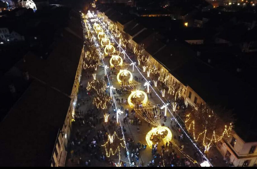 Ultima seară cu iluminat festiv la Bistriţa !Primarul  Ioan Turc : Pentru Crăciunul acestui an vom gândi soluții mai îndrăznețe, mai frumoase!