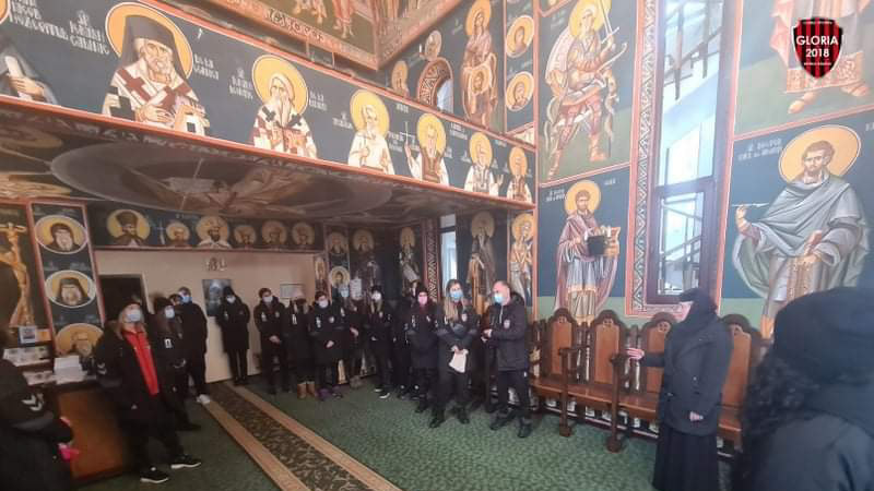  Handbalistele si staff-ul Gloriei, la Mănăstirea Piatra Fântânele,  pentru a se ruga și a se încărca spiritual