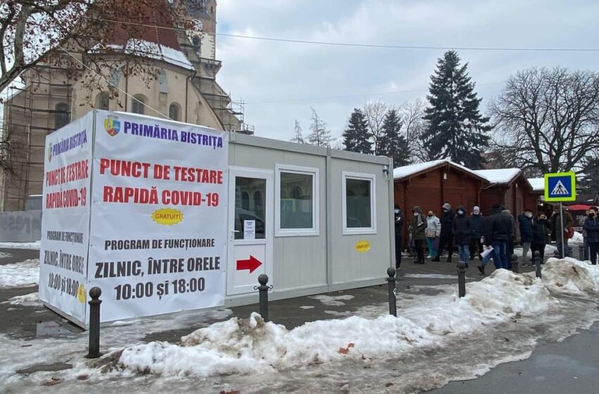  Peste 1600 de teste rapide gratuite s-au efectuat la punctul din Bistrița. Aproape 400 au fost pozitive
