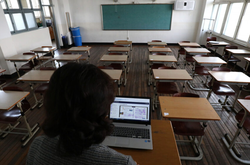  Doar două clase din judeţ mai sunt în online!