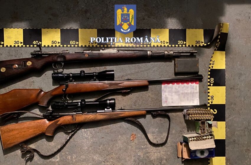  Arme letale întroduse fără drept în țară, de către concubinul unei femei din Zagra. Acestea au fost confiscate în urma percheziției