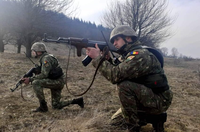  (FOTO) ,,Șoimii Carpaților” continuă seria exercițiilor de rezolvare a unei situații tactice şi de antrenament în teren