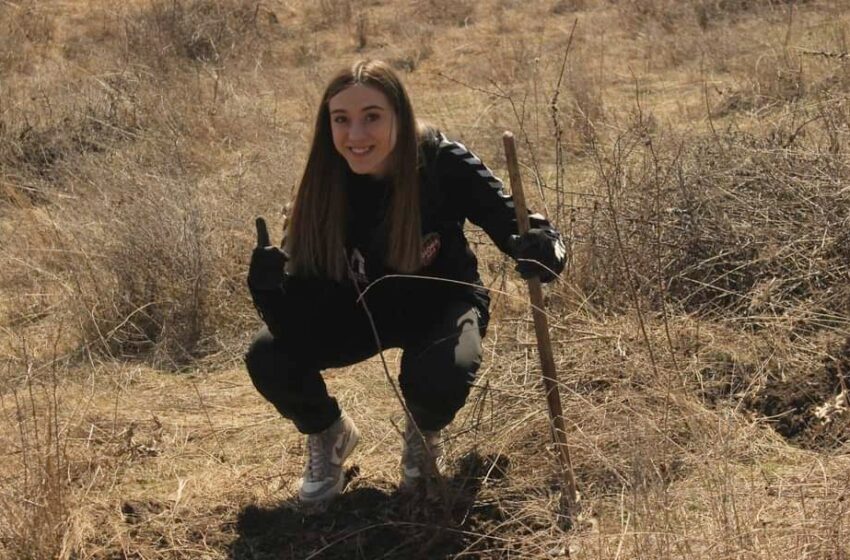  Ucraineanca Nataliia Striukova, parte din familia Gloria 2018, a participat la acțiunea de împădurire din comuna Sânmihaiu de Campie