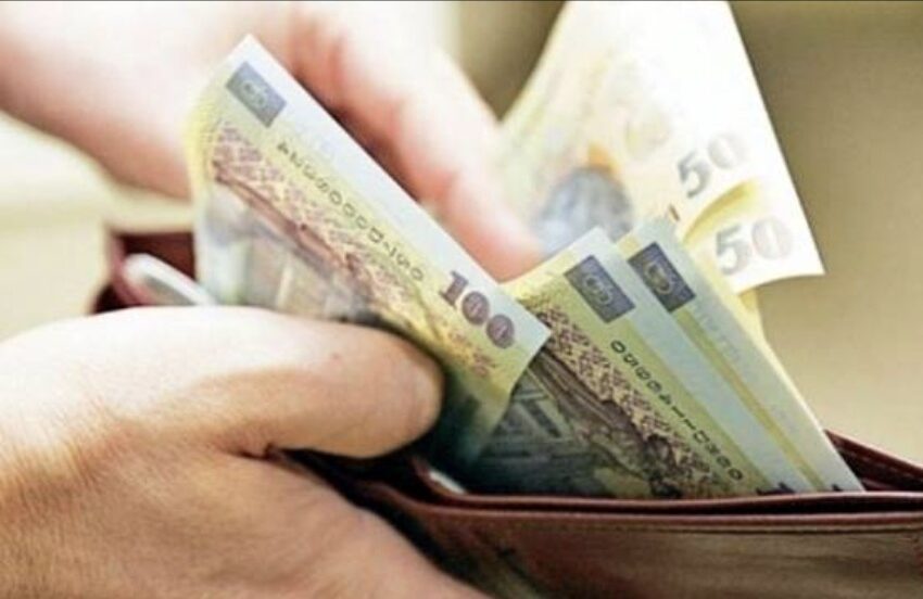 Un băiețel de 8 ani și-a recuperat portofelul pierdut în care avea economii, după ce o femeie l-a găsit pe o stradă din Bistrița și l-a înmănat poliției