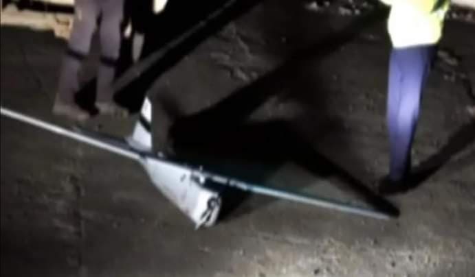 O dronă militară, cu însemne rusești, s-a prăbușit în curtea unui localnic din Dumitra