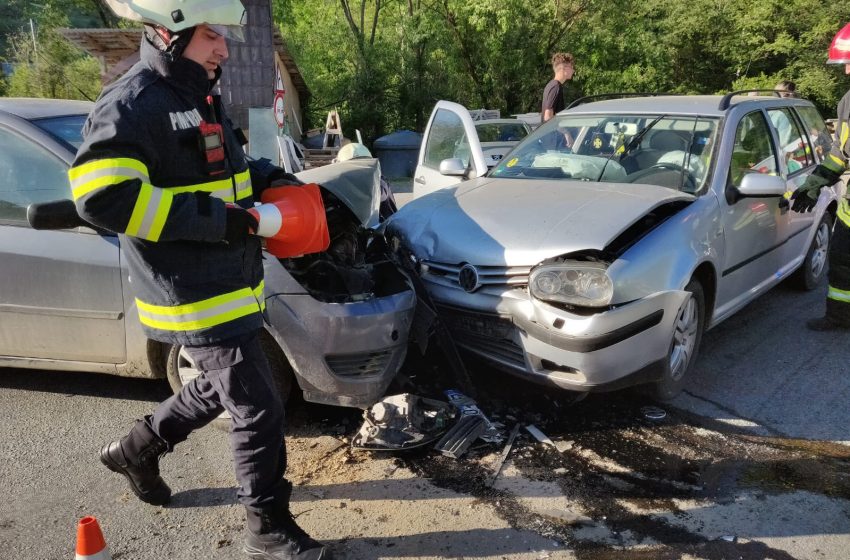  Accident în Ilva Mică. Două persoane au fost transportate la spital