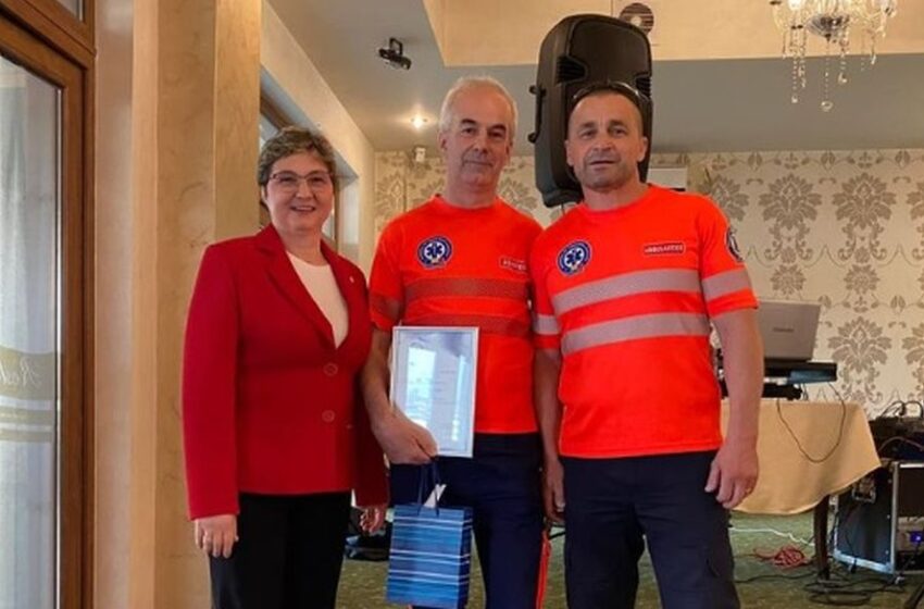  Doi asistenți medicali de la Serviciului de Ambulanță Judetean Bistrița-Năsăud au primit premii de excelență în cadrul Galei Asistentului Medical