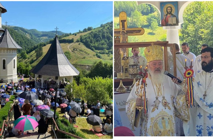  Credincioșii s-au adunat la Sfânta slujbă arhierească oficiată de ÎPS Andrei, la Mănăstirea de Rebra-Parva