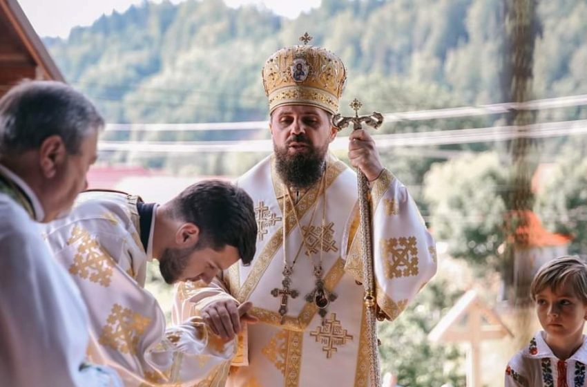  Preasfințitul Părinte Benedict Bistrițeanul, așteptat cu caleașca la Colibița. A oficiat Sfânta Liturghie în Parohia „Sfinții Apostoli Petru și Pavel”
