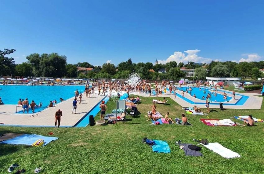  Se prelungește programul la Ștrandul municipal Codrișor din Bistrița