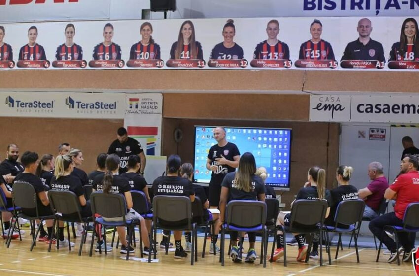  HANDBAL. Jucătoarele Gloriei 2018 s-au reunit în Sala Polivalentă, pregătind noul sezon competițional