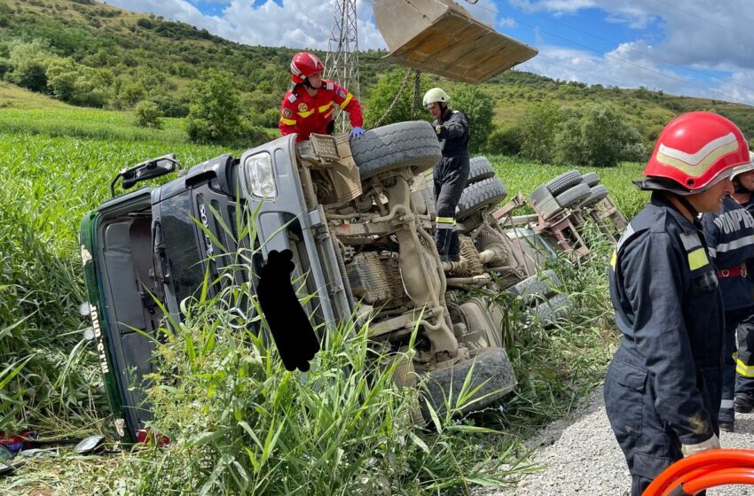  Un bărbat de 43 de ani din Rodna a decedat după ce s-a răsturnat cu o autoutilitară cu cisternă