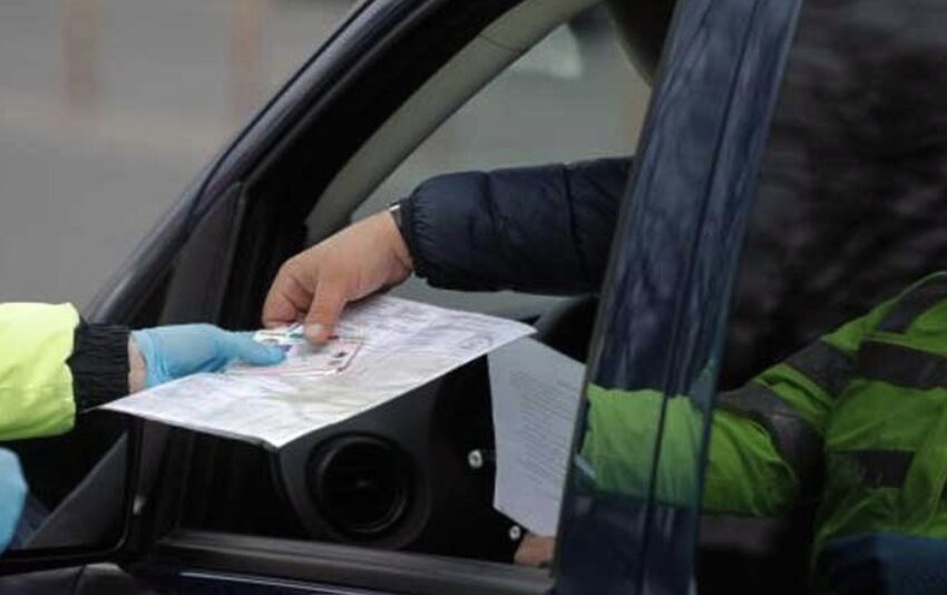  O polițistă din Bistrița, pusă să plătescă, după ce a aplicat o amendă ,ilegal, în perioada pandemiei