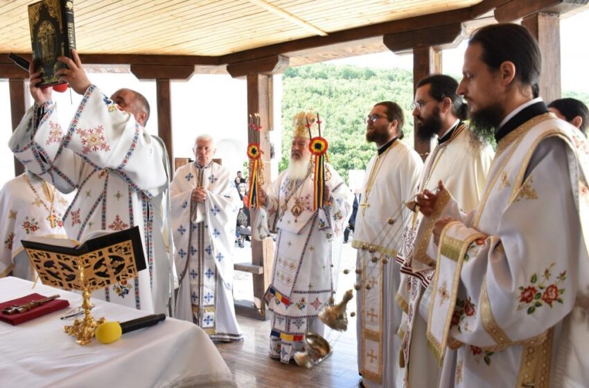  Mitropolitul Andrei, la hramul Mănăstirii Pantocrator din Beclean!