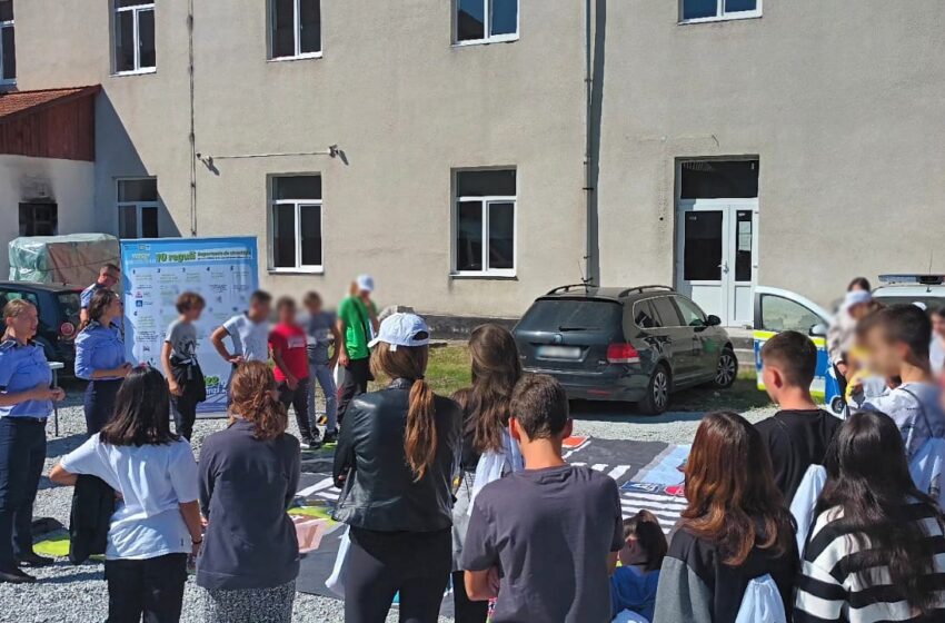  130 de tineri din tabăra de la Sângeorz-Băi, au desfășurat activități preventive alături de polițiști, pentru o vacanță în siguranță