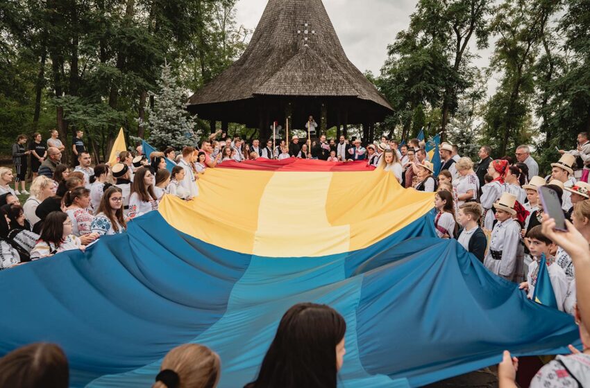  FOTO. Robert Sighiartau: Un eveniment inedit în Satu-Mare. Am asistat la debutul evenimentului Satele Unite al Maramureșului si Sătmarului la Mănastirea din Scărișoara.