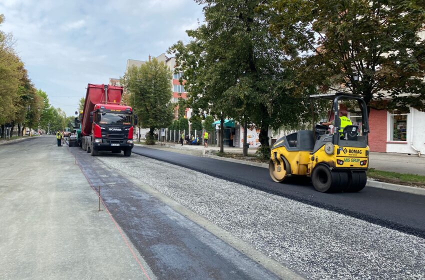  (FOTO) A început asfaltarea tronsonului 2 al străzii General Grigore Bălan, una dintre cele mai importante artere din municipiul Bistrița