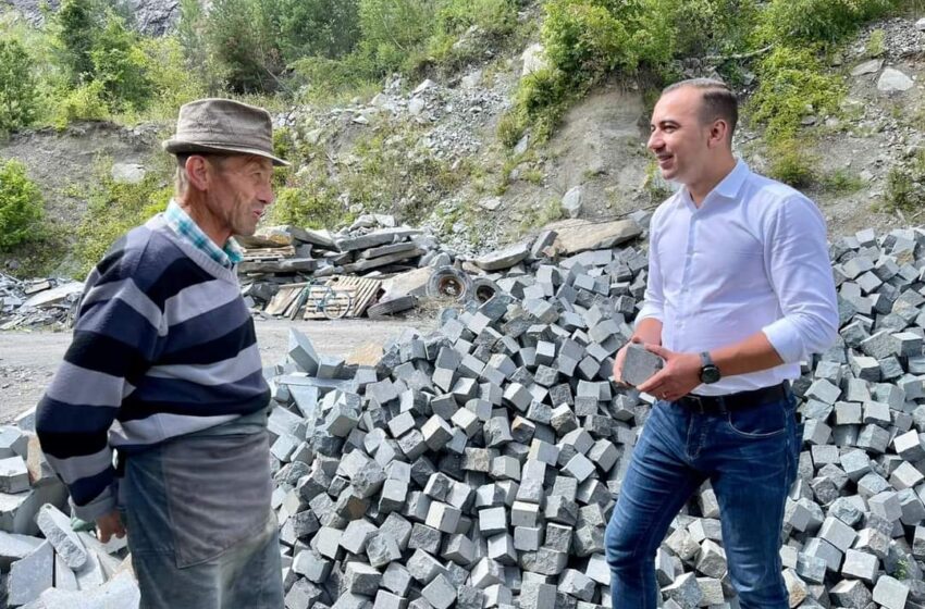  Deputatul Bogdan Ivan: Pietrarii de la Măgura Ilvei pavează piațetele multor orașe din Europa! Felicitări Ioan şi Cătălin Șot !