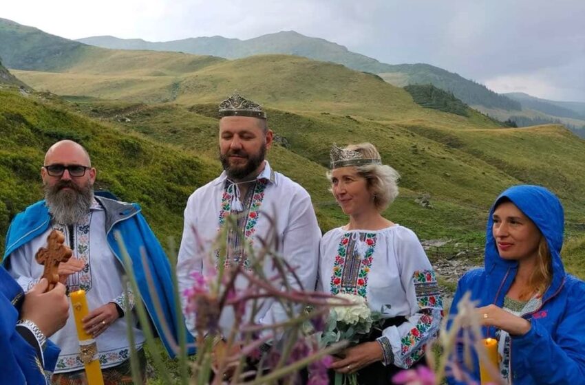  O nuntă de vis, la înălțime, într-un colțișor din Munții Rodnei