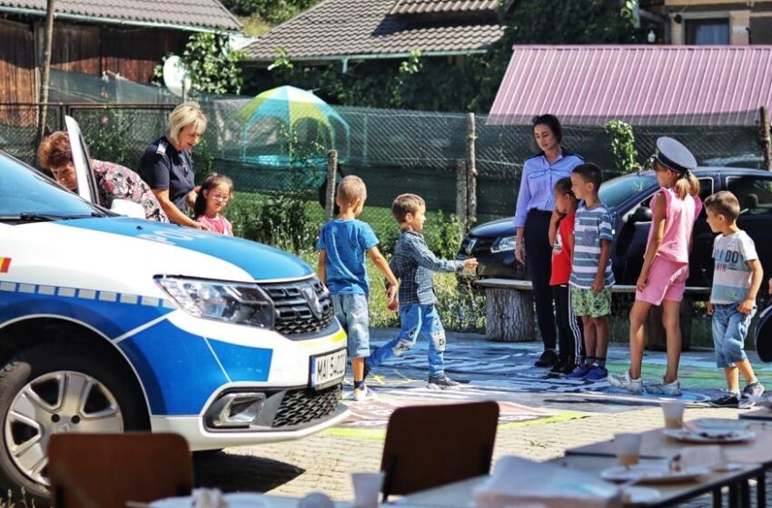  Preșcolarii din tabăra de la Corvinești au participat la activități interactive cu caracter preventiv, alături de polițiști