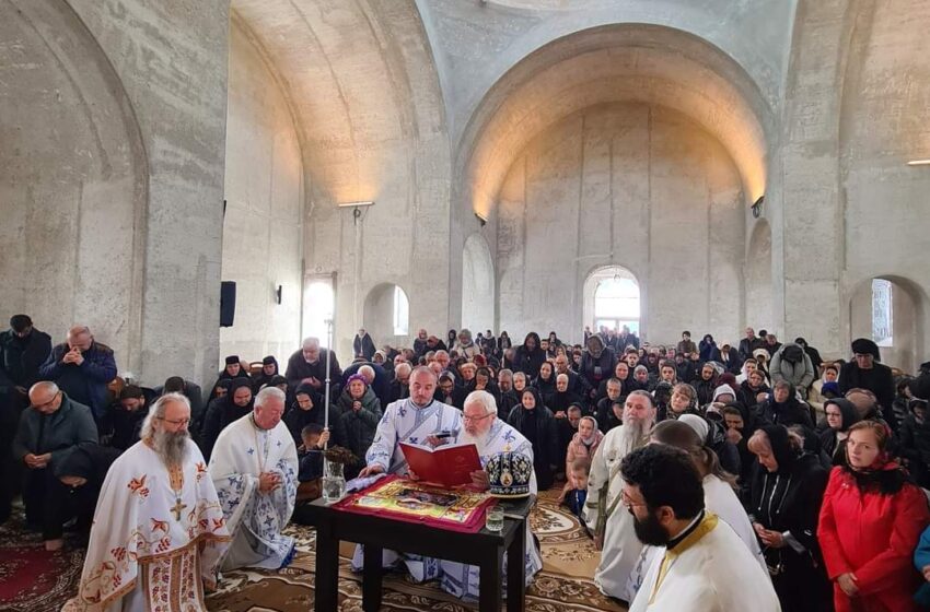  50 de copii orfani vor avea casă la Dorolea. Mitropolitul Andrei a binecuvântat biserica și a sfințit clopotele Așezământului social