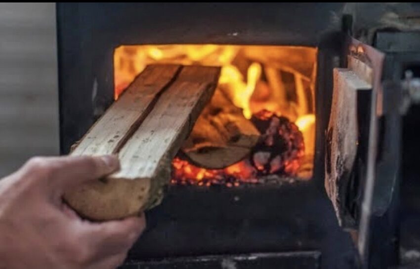  Romsilva crește cantitatea de lemn pentru foc destinată populaţiei. Alin Seserman: ,,Peste 3 milioane de gospodării utilizează lemnul, o resursă regenerabilă, care doar trebuie utilizată chibzuit”