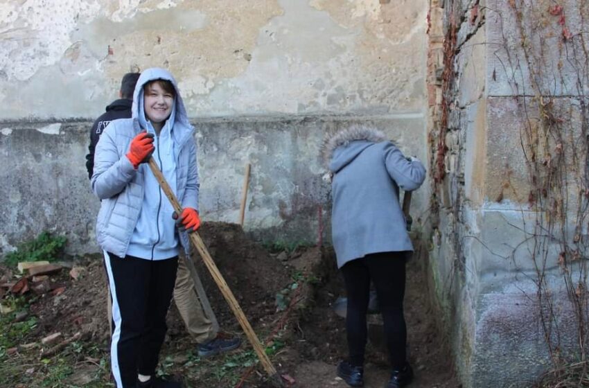  Continuă activitățile de voluntariat pe șantierele arheologice pe care le desfășoară Complexul Muzeal Bistrița-Năsăud
