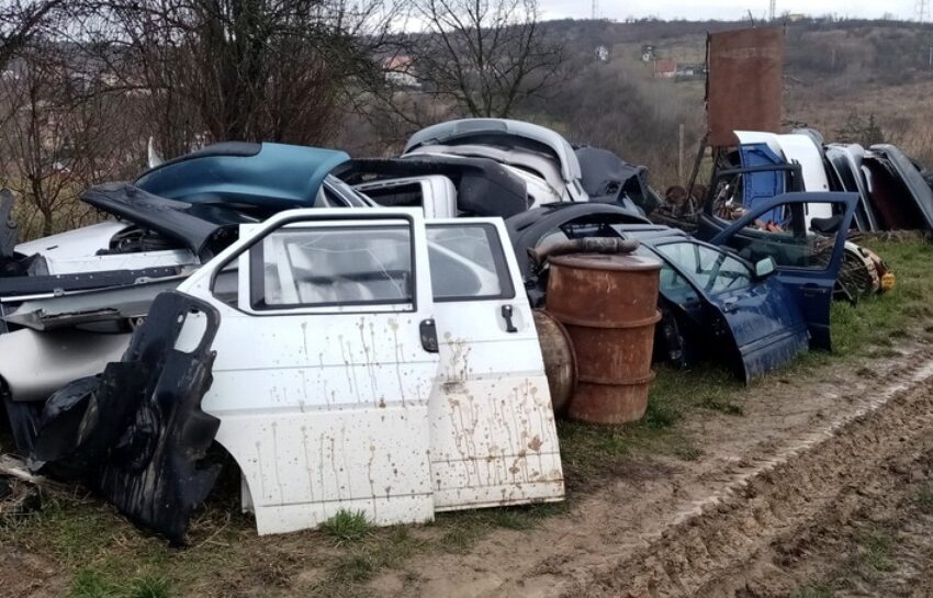  Ilegalități în lanț, la o firmă de dezmembrări auto din Pietriș. 300 de tone de deșeuri au fost descoperite în urma unor controale
