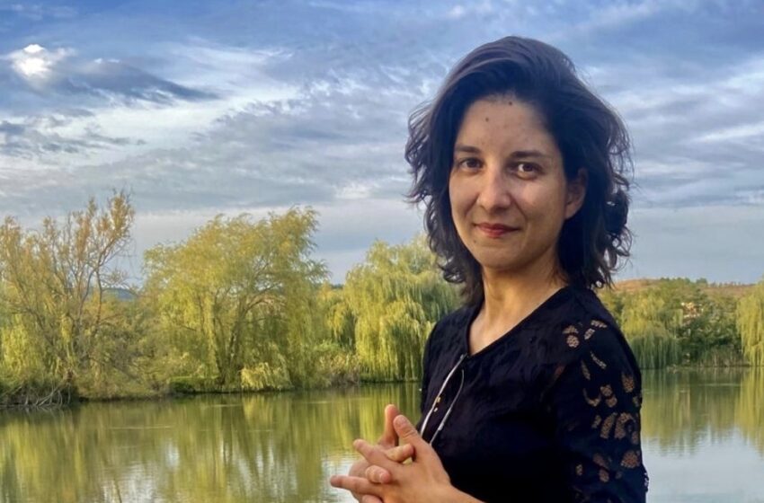  O profesoară de engleză din Bistrița-Năsăud a dus atelierele de poezie și dans la sat! Află povestea din spatele poveștii