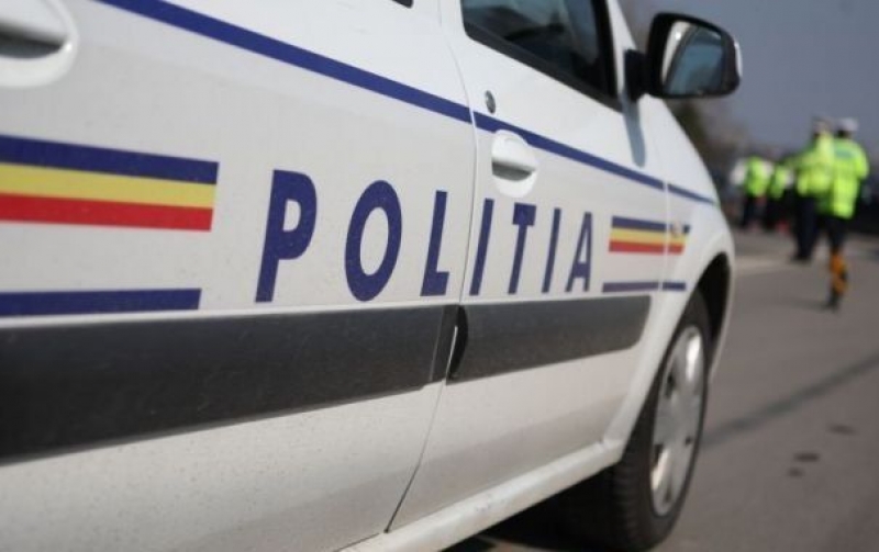  Un autoturism a intrat într-un cap de pod la Crainimăt!