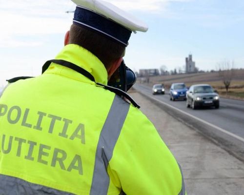  Șofer vitezoman, prins cu 144 de km/oră, pe Calea Dejului din Bistriţa. Plăcuţele de înmatriculare provizorii ale autoturismului erau expirate! 