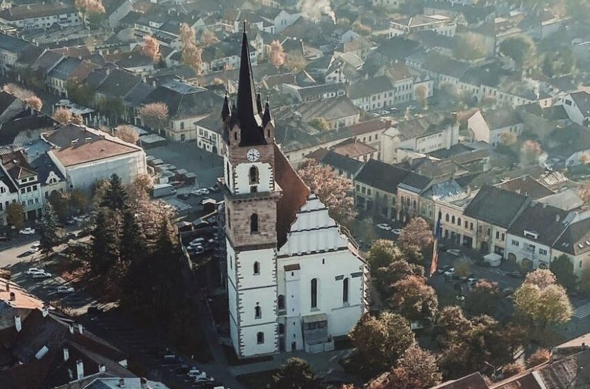  Biserica Evanghelică va avea mobilier nou, pe lângă cel restaurat. După finalizarea lucrărilor,cea mai mare orgă seculară va răsuna grandios