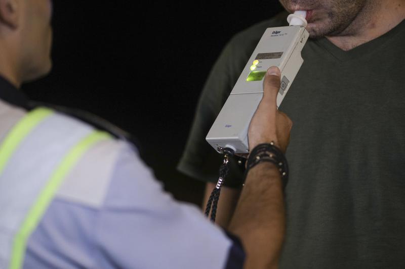  Trei infracțiuni dintr-o lovitură: Un tânăr din Pinticu a condus beat, fără permis și cu mașina neînmatriculată
