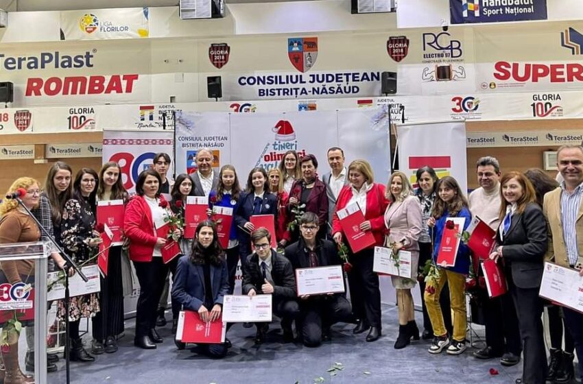 197 de elevi de excepție, care s-au clasat printre primele locuri la faza județeană și națională a olimpiadelor școlare, premiați la Bistrița