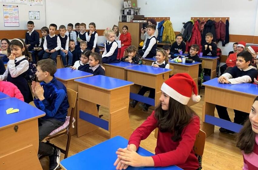  ”Fii ECO, fii COOL”! Elevii din ciclurile primare și gimnaziale au fost încurajați să aducă la școală deșeuri reciclabile din sticlă
