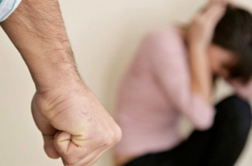  Doi bărbați și-au agresat soțiile și s-au ales cu dosare penale pentru violenţă în familie