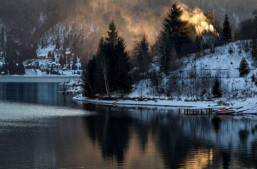  Persoană dispărută în lacul Colibița, după ce hidrobicicleta în care se afla s-a răsturnat. Au intervenit scafandrii