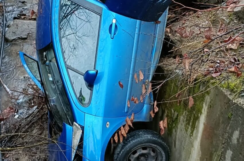  O mașină cu doi copii și doi adulți s-a răsturnat în localitatea Strâmba. A fost alocat elicopterul SMURD