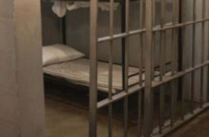  Trei tineri din Arcalia, Chiraleș și Lechința, condamnați la închisoare cu executare pentru tâlhărie și lipsire de libertate în mod ilegal