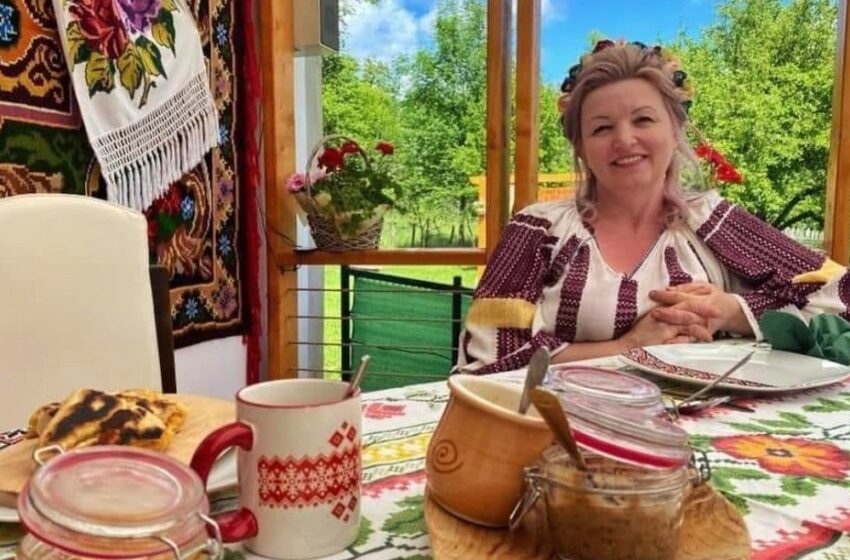  Elena din Deal readuce la viață ,,gustul copilăriei”, într-o carte de bucate cu secrete de la bunica adunate!