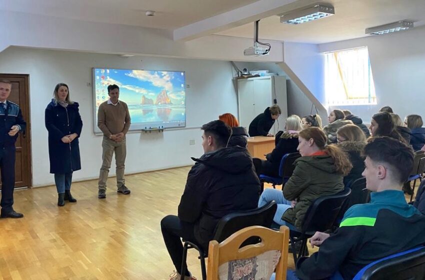  Consumul de droguri în rândul tinerilor, o problemă reală. Elevi din Beclean implicați în acțiuni de conștientizare a riscurilor consumului de stupefiante