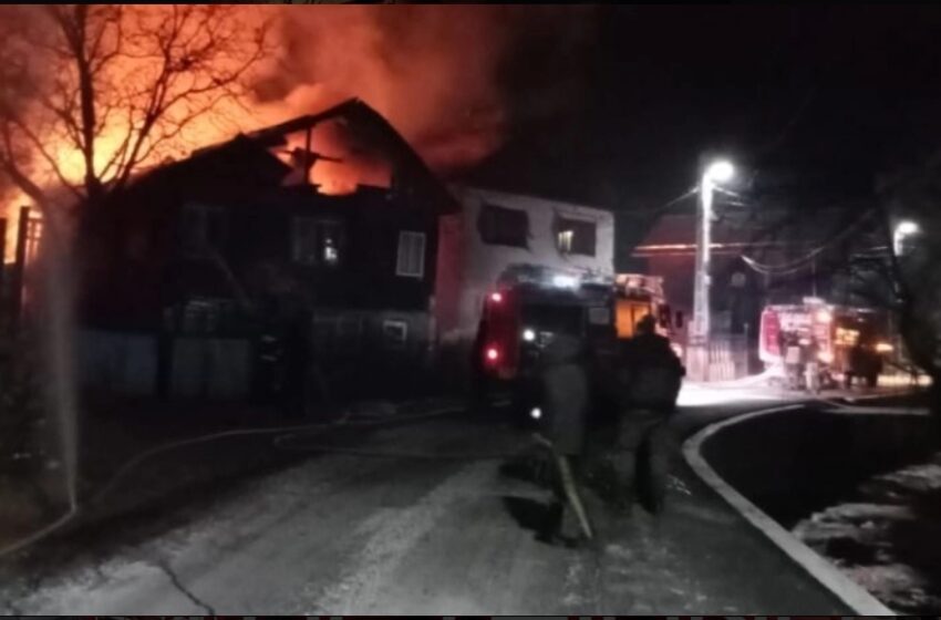  Incendiu puternic în Șanț. Primele indicii arată că focul ar fi fost pus intentiont