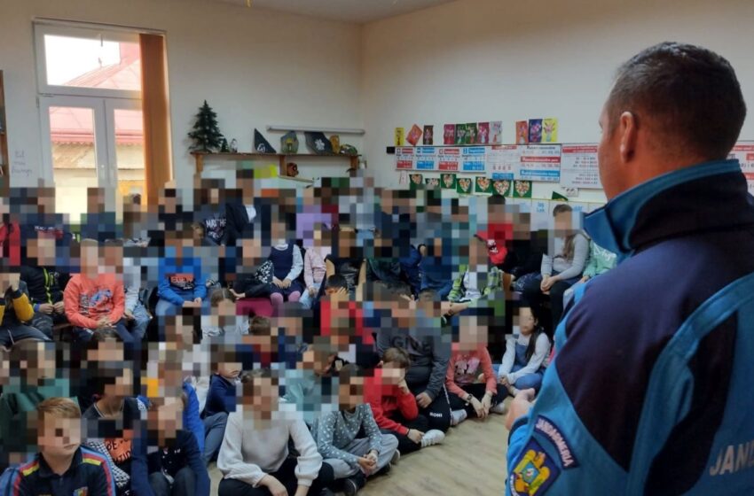  Elevii din Dumitrița și Budacu de Sus au avut parte de o zi ALTFEL în compania jandarmilor bistrițeni